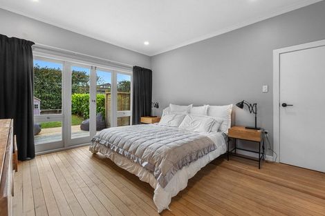 Photo of property in 79 Hobsonville Road, West Harbour, Auckland, 0618