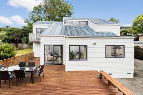 Photo of property in 15a Tallington Crescent, Torbay, Auckland, 0630