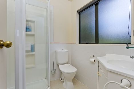 Photo of property in 1/177 Carlisle Road, Northcross, Auckland, 0632