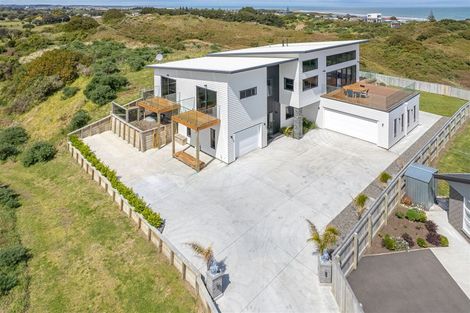 Photo of property in 34 Golf Vue Place, Castlecliff, Whanganui, 4501