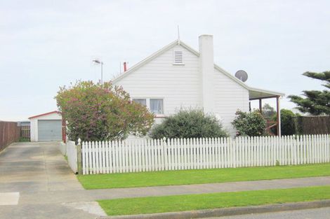 Photo of property in 2 Ryder Crescent, Levin, 5510