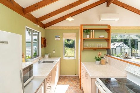 Photo of property in 3 Avenue North Road, Levin, 5510