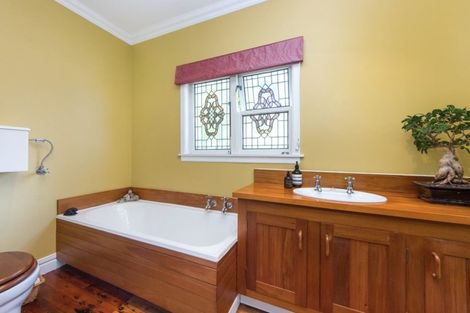 Photo of property in 21 Island Bay Road, Beach Haven, Auckland, 0626