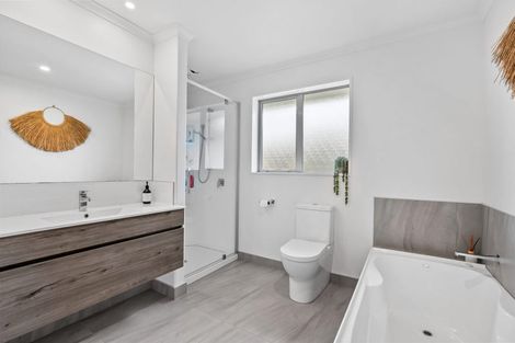 Photo of property in 24 Ferry Road, Waipu, 0510