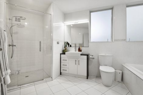 Photo of property in 42 Bayview Road, Browns Bay, Auckland, 0630