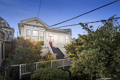 Photo of property in 26 Grove Road, Kelburn, Wellington, 6012