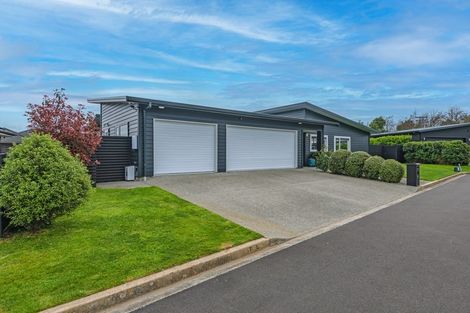 Photo of property in 4 D'urville Place, Kelvin Grove, Palmerston North, 4414