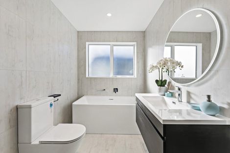 Photo of property in 6 Cara Avenue, Kumeu, 0810