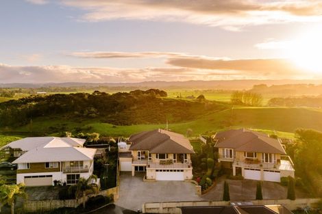 Photo of property in 18b Highgrove Drive, Grandview Heights, Hamilton, 3200