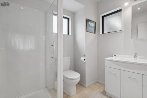 Photo of property in 906a East Coast Road, Northcross, Auckland, 0630