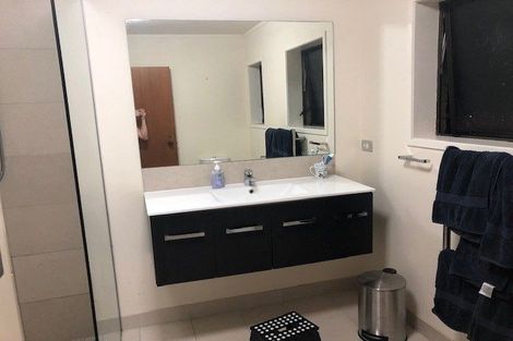 Photo of property in 1/35 Moore Street, Hillcrest, Auckland, 0627