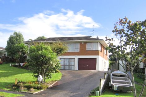 Photo of property in 3 Maroubra Place, Botany Downs, Auckland, 2010