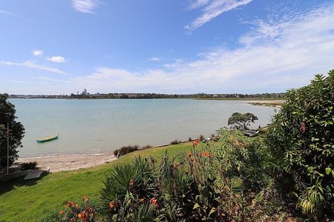 Photo of property in 2/33 Beresford Street, Bayswater, Auckland, 0622