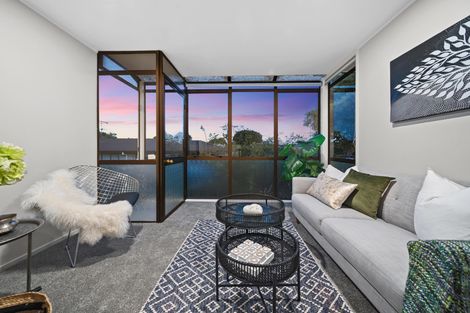 Photo of property in 6 Youngs Road, Papakura, 2110