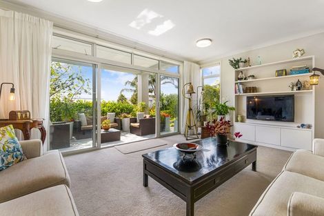 Photo of property in 6 Park Lane, Orewa, 0931