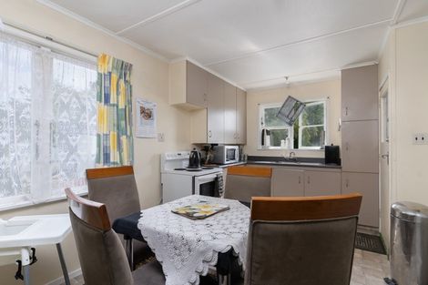 Photo of property in 27 Woodward Street East, Featherston, 5710