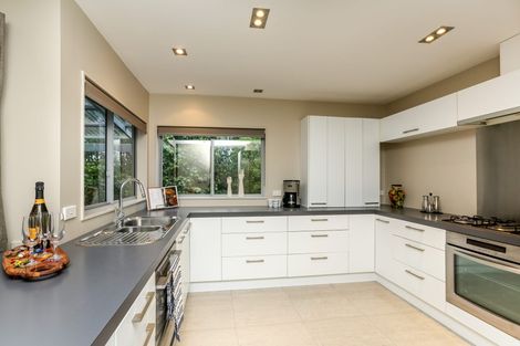 Photo of property in 7 Willow Place, Whalers Gate, New Plymouth, 4310