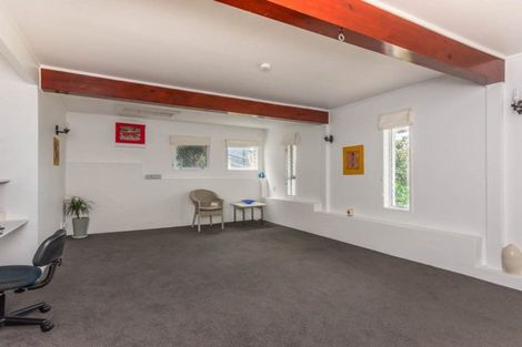 Photo of property in 15 Harrybrook Road, Green Bay, Auckland, 0604