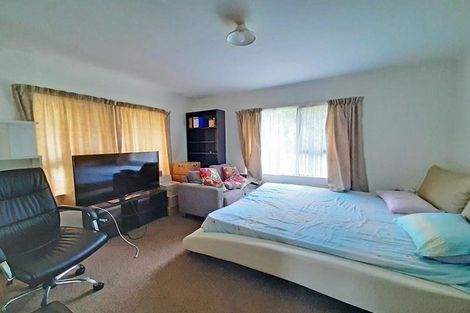 Photo of property in 16 Mallard Place, Unsworth Heights, Auckland, 0632