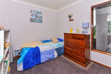 Photo of property in 1 Kingsclere Place, Goodwood Heights, Auckland, 2105