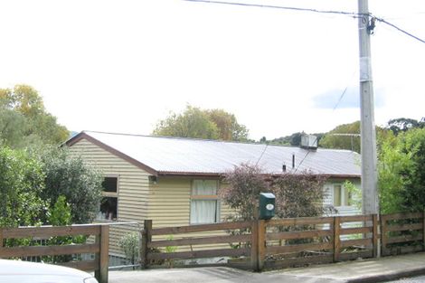 Photo of property in 5 Forest Road, Pinehaven, Upper Hutt, 5019