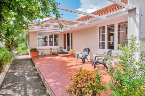 Photo of property in 32 Hyde Road, Rothesay Bay, Auckland, 0630
