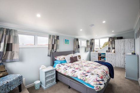 Photo of property in 8 York Crescent, Westown, New Plymouth, 4310