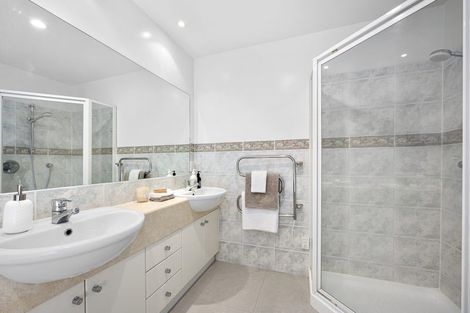 Photo of property in 1c/175 Hurstmere Road, Takapuna, Auckland, 0622