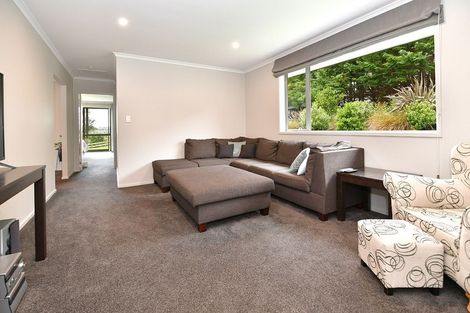 Photo of property in 25 Hobbs Road, Matakatia, Whangaparaoa, 0930