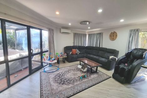 Photo of property in 17 Glencullen Place, Dannemora, Auckland, 2016