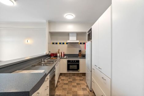 Photo of property in 17 Kent Terrace - Kent Apartments, 5c/16 Kent Terrace, Mount Victoria, Wellington, 6011