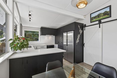 Photo of property in 25 Waiwera Place, Merrilands, New Plymouth, 4312
