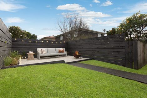 Photo of property in 2/33 Butterworth Drive, Glendene, Auckland, 0602