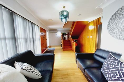 Photo of property in 32 City View Terrace, Birkenhead, Auckland, 0626