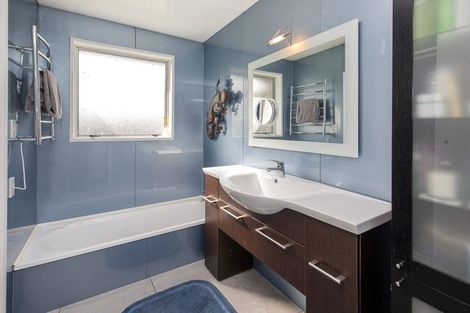 Photo of property in 6 Te One Place, Redwood, Christchurch, 8051