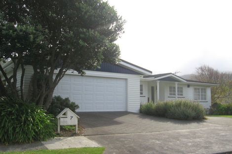Photo of property in 7 Fitzwilliam Terrace, Tawa, Wellington, 5028