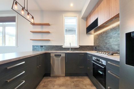 Photo of property in 43 Sumner Road, Lyttelton, 8082