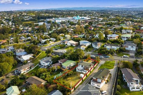 Photo of property in 70 Chivalry Road, Glenfield, Auckland, 0629