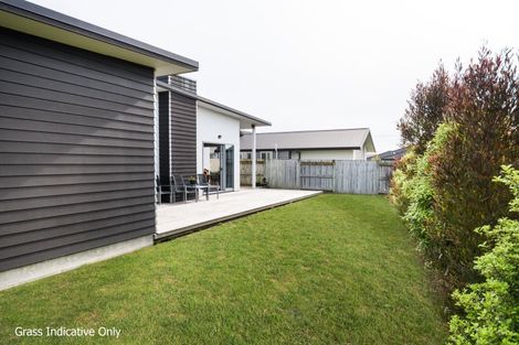 Photo of property in 4 Saint Heliers Grove, Fitzherbert, Palmerston North, 4410