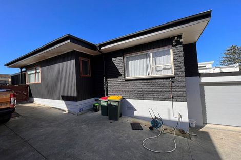 Photo of property in 1/5 Gulf View Road, Murrays Bay, Auckland, 0630