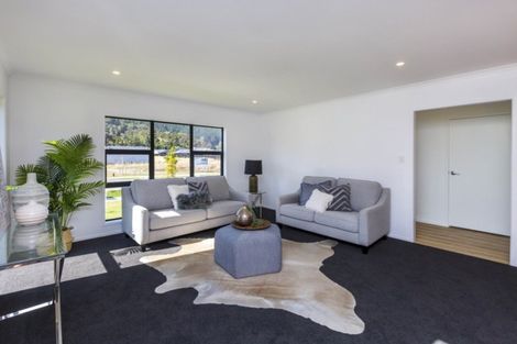 Photo of property in 10 Buddle Road, Wallaceville, Upper Hutt, 5018