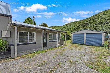 Photo of property in 44 Beach Road, Waikawa, Picton, 7220