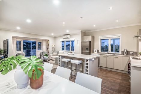 Photo of property in 1 Margaret Place, Milford, Auckland, 0620