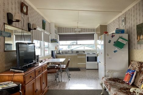 Photo of property in 48 Fourth Avenue, Urenui, 4377