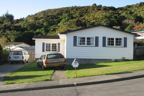 Photo of property in 3 Mokopuna Grove, Stokes Valley, Lower Hutt, 5019