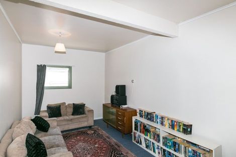 Photo of property in 76a Newlands Road, Newlands, Wellington, 6037