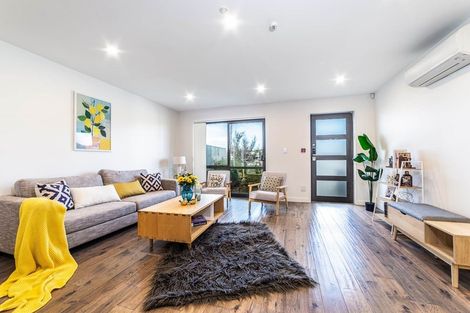 Photo of property in 20 Peony Mews, Oteha, Auckland, 0632