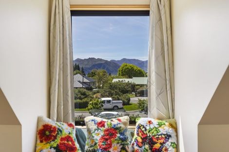 Photo of property in 21 Heuchan Lane, Wanaka, 9305