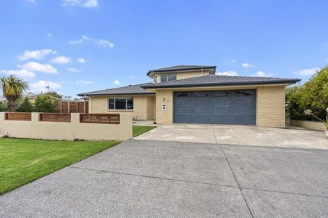 Photo of property in 3 Mahoe Street, Strandon, New Plymouth, 4312