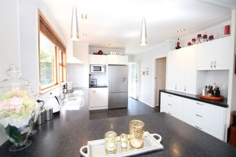 Photo of property in 8 Griffiths Grove, Newlands, Wellington, 6037